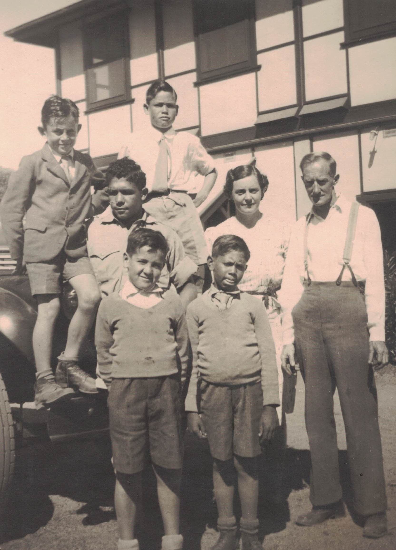 1944 – Group of boys ready to leave for St Francis House. Bill Espie, John Palmer (Back), Noel Hampton, Charles Perkins, Malcolm Cooper (Front), Mrs Smith, Father Smith